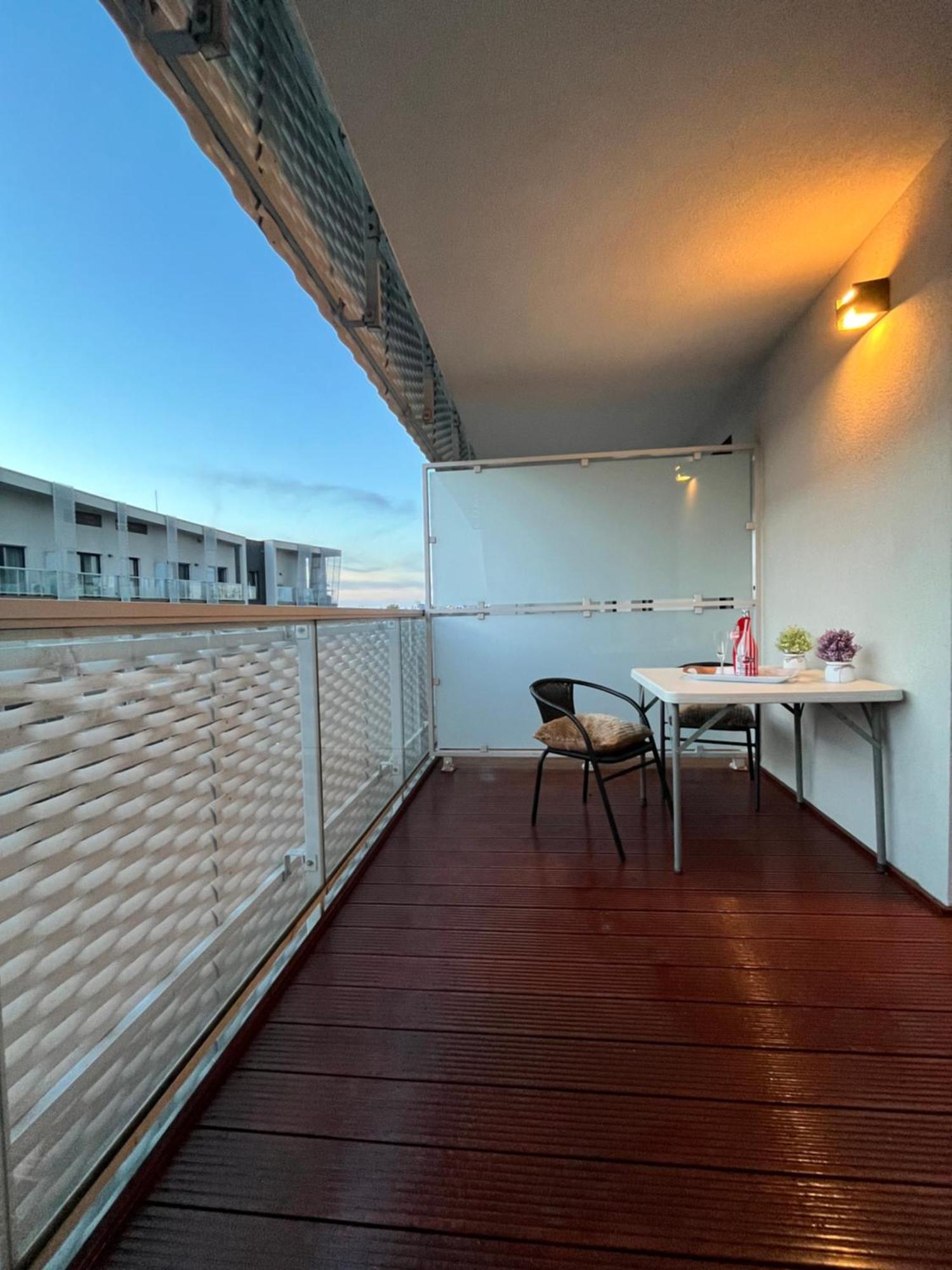 Family House By The River Odra -Panoramic Terrace - 3Room Apartment With 2 Separate Bedrooms And 2 Balconies By Wroapart-Pl- Perfect For Family & Business Stays Wroclaw Luaran gambar