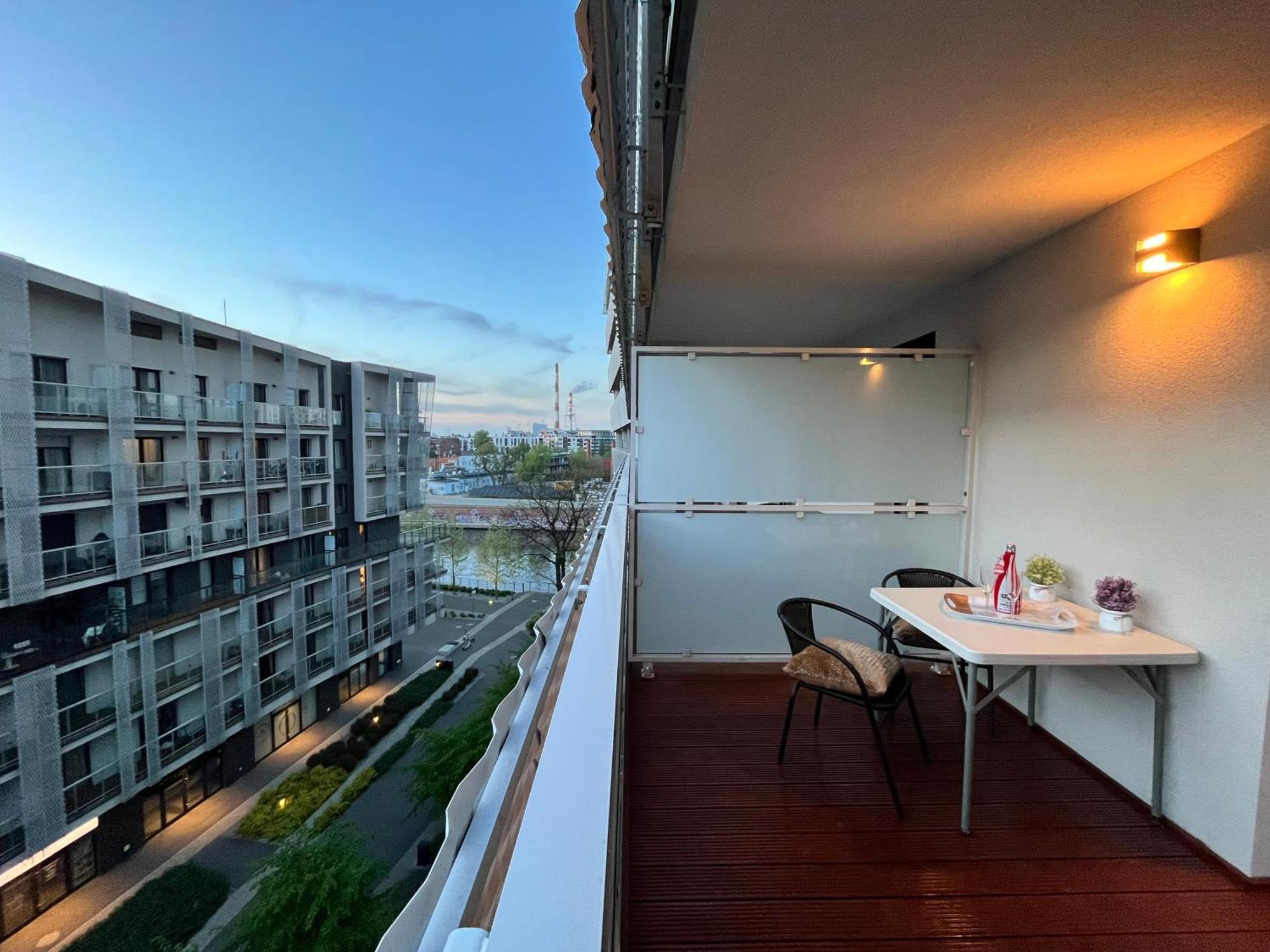 Family House By The River Odra -Panoramic Terrace - 3Room Apartment With 2 Separate Bedrooms And 2 Balconies By Wroapart-Pl- Perfect For Family & Business Stays Wroclaw Luaran gambar